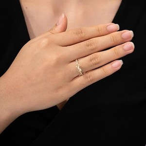 Bague de fiançailles Art Déco en moissanite, plaquée or jaune 10K, diamant rond brillant, cadeau pour la fête des mères - Product Image 3