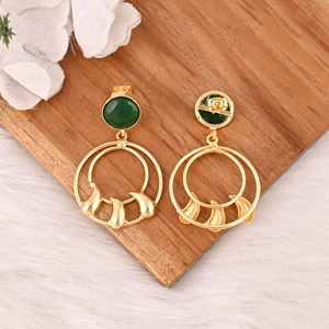 Boucles d'oreilles tendance en laiton plaqué or avec pierres vertes hydro-gemmes, bijoux de mode faits à la main pour femmes - Product Image 5