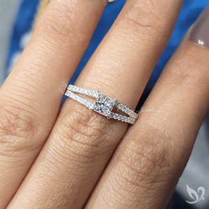 Anillo de Compromiso y Aniversario con Diamante Cultivado en Laboratorio de Corte Princesa de 0.5CT, Banda de Pavé Dividida, Oro Blanco de 10K, Certificado IGI - Product Image 5