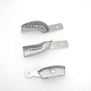 Plateaux d'empreinte manuels en acier inoxydable certifiés CE ISO, qualité A+, pour impressions dentaires précises par Grip Surgical - Product Image 1