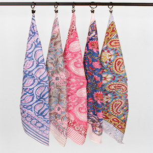 Pañuelo Bandana de Algodón Orgánico con Estampado Paisley, Hecho a Mano, de Lujo, Ecológico, para Regalo de Mujer - Product Image 5