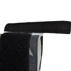 Sangles de soutien du poignet en néoprène respirant antidérapant avec fermeture auto-agrippante pour la musculation et l'utilisation en salle de sport (football) - Product Image 4