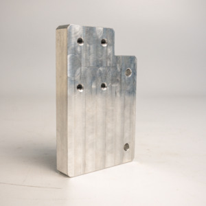 Plaque de support de guidage métallique à dégradé usinée sur mesure par CNC, AMT VINA Vietnam, fabricant direct - Product Image 2