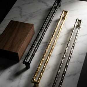 Poignées de meuble en fer forgé faites à la main, style industriel, quincaillerie de cuisine durable, poignées pour tiroirs et portes d'armoires - Product Image 1