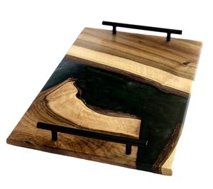 Plateau de service en bois et résine époxy Meilleure qualité Personnalisation et poignée en métal Plateau de service carré en résine noire - Product Image 1