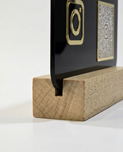 Panneau QR Code Social Media en Acrylique Premium – Logo de Menu Noir Élégant avec Base Miroir pour le Commerce de Détail - Product Image 4