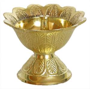 Diya de Latón Puro de Alta Calidad, Pulido a Espejo, Nuevo Diseño, Decoración para el Hogar en Diwali, Puja Deepak, Precios Bajos - Product Image 2