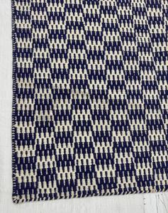 Tapis d'intérieur géométrique fait main en jute et coton bleu naturel tissé à la main pour salon et chambre - Product Image 6