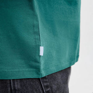 T-shirt urbain élégant pour homme, tissu respirant, tenue décontractée confortable, vêtements streetwear pour tous les jours - Product Image 6