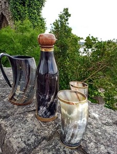 Botella de Agua de Cuerno Hecha a Mano, Botella Natural para Beber con Acabado Hermoso, Patrón Único y Superficie Lisa - Product Image 1