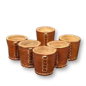 Ensemble de 6 gobelets à dés faits à la main, ronds, sculptés, style classique, pour jeux - Product Image 2