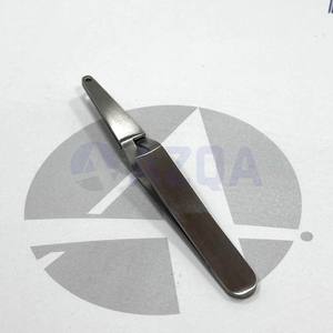 Pinza Profesional de Acero Inoxidable de Acción Inversa para Sujetar Cuentas, Tamaño 4.75, para Perforaciones Corporales, Uso en Estudios de Precisión - Product Image 2