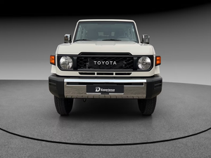 โตโยต้า แลนด์ ครุยเซอร์ GRJ76 4.0L V6 4x4 2024 – รถเอสยูวีออฟโรดสุดแกร่ง - Product Image 1