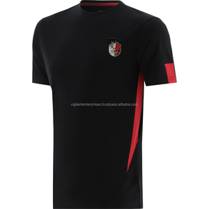 ชุดฟุตบอลชุดเครื่องแบบเสื้อและกางเกงขาสั้นผ้าโพลีเอสเตอร์100% สวมใส่ง่ายสำหรับผู้เล่นฟุตบอลมีบริการ OEM - Product Image 1