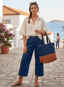 Bolso Tote de Ganchillo Bicolor Beige y Verde con Asas de Cuero Negro, Estilo Minimalista para Mujer, Bolso de Compras para Todas las Temporadas - Product Image 5
