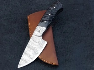 Cuchillo de caza/utilidad/camping hecho a mano de acero de Damasco con punta recta, mango de cuerno, funda de cuero de 3 mm, 9 pulgadas, OEM/ODM/OBM - Product Image 1