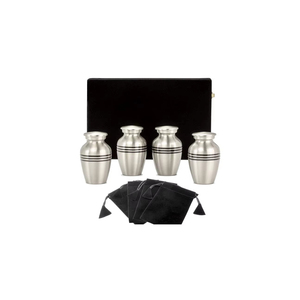 Urne funéraire artisanale en laiton pour cendres humaines, bleu nuit, avec gravure soleil et lune célestes, pour commémoration funéraire - Product Image 2