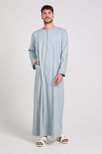 Thobes pour hommes musulmans, vente en gros OEM, thobes islamiques en coton personnalisés, vêtements longs de style saoudien pour hommes - Product Image 1