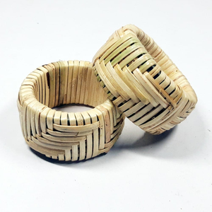 Porte-serviettes rustique en rotin et tissu, support de vaisselle plié en lin naturel pour la décoration de table de mariage et de fête - Product Image 1