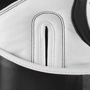 Gants de boxe en cuir de vachette noir mat avec logo embossé personnalisé, support de poignet pour professionnels, 12 oz - Product Image 2