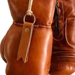 Guantes de Boxeo de Cuero Marrón Vintage Hechos a Mano, Estilo Retro, para Decoración, Exhibición o Coleccionistas Deportivos - Product Image 6