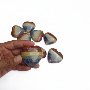 Cœur rayé en cristal naturel 7 chakras |   Pierre précieuse polie à la main pour la méditation, le Reiki et l'équilibre énergétique, cadeau de collection - Product Image 1