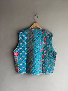 Gilet matelassé floral pour femme, col en V, sans manches, imprimé, poches, rembourrage en polyester, longueur standard, CADEAU POUR ELLE - Product Image 6