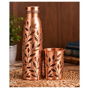 Bouteille d'eau en cuivre martelé sans joint, fabriquée à la main, avec ensemble de tasses assorties, vaisselle portable au design traditionnel pour usage domestique - Product Image 4