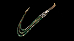 Collier multicouche en argent avec diamants de laboratoire et émeraude verte de laboratoire |   Bijoux de Mariage de Luxe |   Bijoux de mariée - Product Image 4