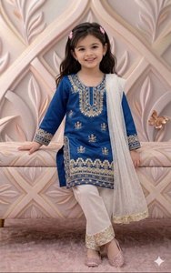 Ensemble Salwar Kameez Brodé Bleu pour Filles, en Mélange de Soie, Kurta, Palazzo et Dupatta, Séchage Rapide, Idéal pour Fêtes et Mariages Traditionnels - Product Image 6