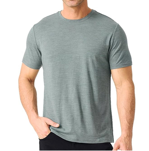 T-shirts pour hommes en coton biologique à coupe classique, imprimés avec un logo personnalisé - Vêtements durables - Product Image 6