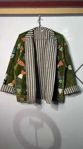 Chaqueta de terciopelo Suzani hecha a mano, diseño de pez bordado, abrigo estilo bohemio - Product Image 3
