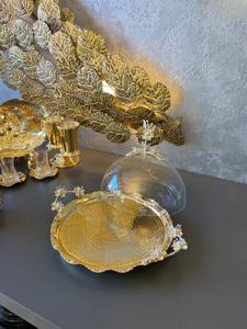 Magnifique présentoir à chocolats plaqué or avec couvercle en verre, idéal pour la présentation et les cadeaux de desserts et de bonbons pour les occasions spéciales - Product Image 2