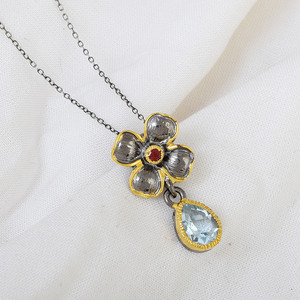 Colgante Fino con Diseño Floral, Cristal Tallado en Forma de Pera y Topacio Azul en el Centro, Plata de Ley 925, Chapado en Oro de 22K, Joyería de Estilo Vintage - Product Image 4