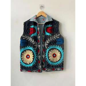 Gilet court sans manches en velours de coton brodé Suzani de haute qualité, vêtement d'extérieur de luxe style bohème, cadeau pour elle - Product Image 1