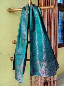 Pañuelo de Seda Banarasi Tradicional de la India en Verde Mar con Detalles Intrincados de Zari - Product Image 4