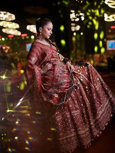 Lehenga Choli en coton mousseline épais avec broderie miroir véritable, entièrement cousu, avec jupe évasée de 4 mètres et dupatta en dentelle à 4 côtés avec motifs de pièces de monnaie, tenue ethnique - Product Image 3