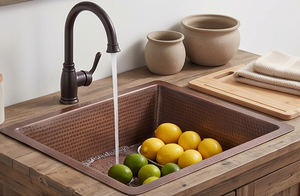 Évier de cuisine élégant en cuivre fait main, simple bac, rectangulaire, finition mate rustique, installation sur plan. - Product Image 5