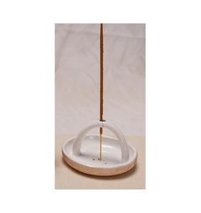 Quemador de Incienso Moderno Wabi Sabi, Plato de Cerámica Blanco Brillante con Forma de Puente, Recolector de Cenizas, Soporte Arquitectónico para Varillas de Incienso - Product Image 1