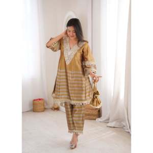 Ensemble de costume brodé bicolore pour femme avec travail de miroir Batwa - Product Image 1