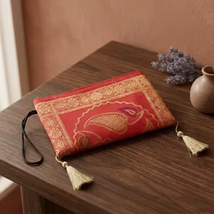 Pochette zippée artisanale en cuir de luxe pour femme, style Banarasi rouge, avec doublure en soie, sac à main décontracté d'été - Product Image 6