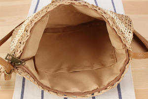 Mejora tu colección diaria con este hermoso bolso de hilo natural diseñado con una forma elegante y una correa cómoda hoy mismo. - Product Image 4