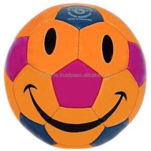 Ballon de football léger et écologique avec logo personnalisé pour enfants, design pakistanais attrayant et unique multicolore, idéal pour un cadeau - Product Image 3