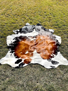 พรมหนังวัวแท้สามสี ขนาดใหญ่ หนังวัวบราซิล สำหรับการละหมาด ลายพิมพ์โลโก้ สำหรับห้องรับประทานอาหาร - Product Image 3