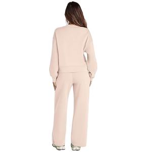 Ensemble de survêtement deux pièces couleur unie 100 % coton pour femme, avec sweat-shirt col en V personnalisé et pantalon évasé, collection automne - Product Image 3