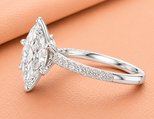 Bague de fiançailles en or blanc 14 carats avec diamant de laboratoire taille marquise, sertie à griffes, bande pavée, clarté VVS, plaqué rhodium - Luxe Nuptial - Product Image 2