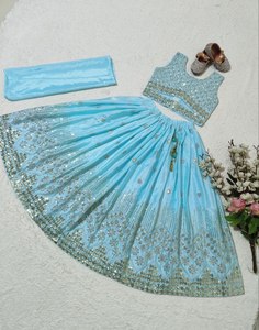 Ensemble Lehenga Choli brodé en soie, tenue de mariage traditionnelle pour femmes, style Inde Pakistan, longueur au sol, coupe ample - Product Image 4