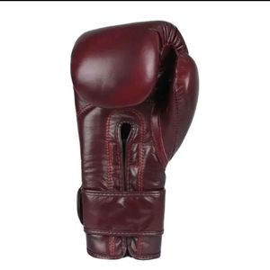 Gants de boxe en cuir véritable de qualité supérieure avec sangle de poignet réglable, gants d'entraînement professionnels pour le sparring, fermeture à boucle, logo personnalisé - Product Image 3