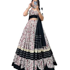 Dernier Designer Pur Coton Imprimé Travail Lehenga Choli par Fab Zone Vêtements Indiens et Pakistanais - Product Image 1