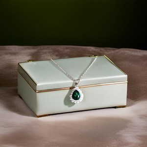 Pendentif en argent sterling avec émeraude en forme de goutte, serti de halo de zircons cubiques, bijoux en pierres précieuses faits à la main pour femmes et enfants, vente en gros - Product Image 4